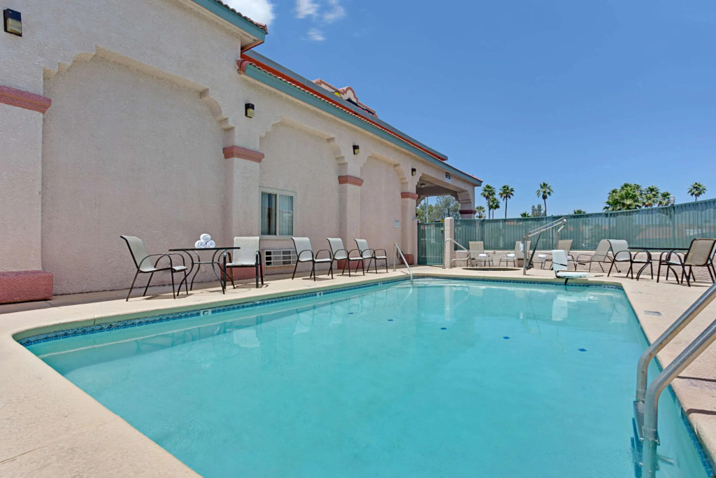 Super 8 by Wyndham Tucson Downtown Convention Center