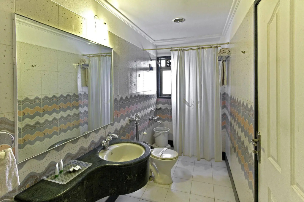 FabHotel Golden Emerald