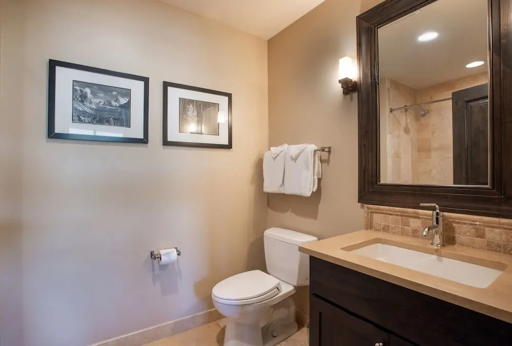 Spacious Village View Townhouse with Fireplace at Parry Peak Lofts townhouse