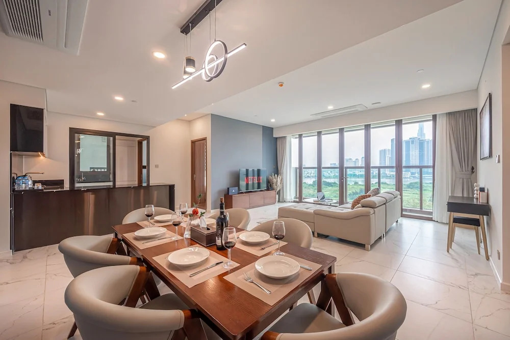 Prime Riverside Metropole by DiStay