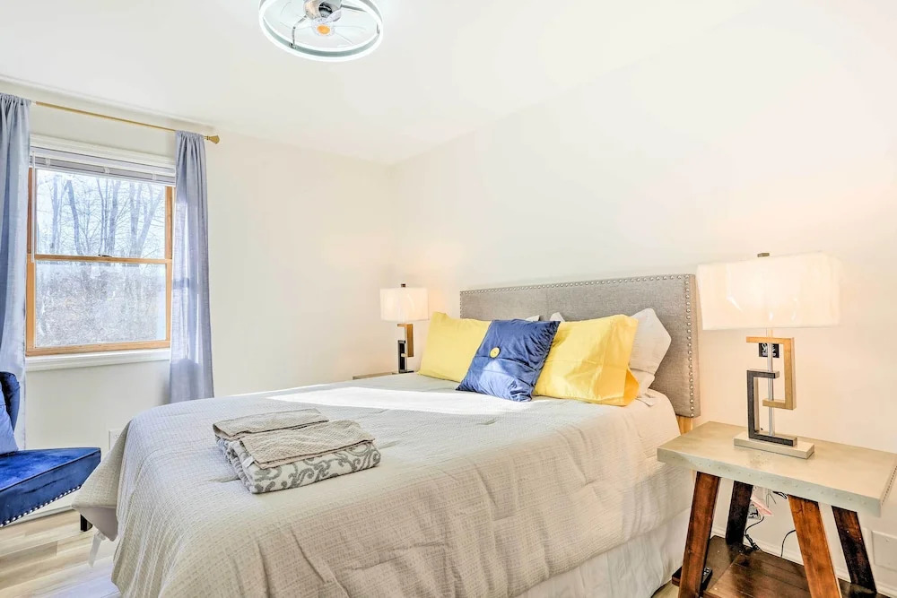New Paltz Apt - 11 Mi to Poughkeepsie!