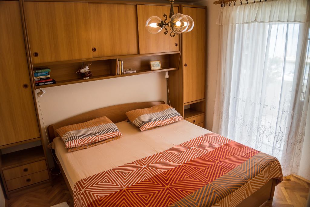 Apartment Ela - first row to the Sea: A2 mali Sutivan, Island Brac