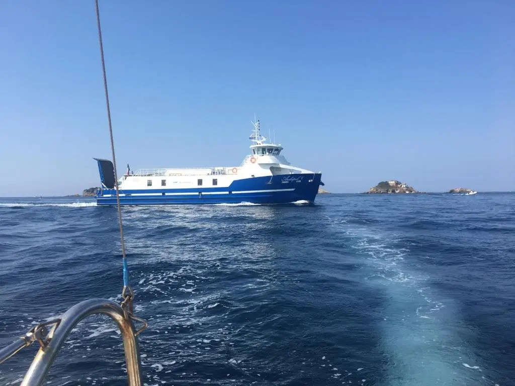 Embarquement pour 4 personnes près du port et des plages