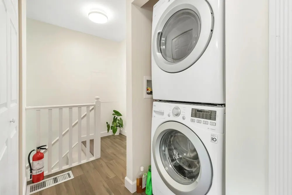 3 bd Home Aberdeen Center Elevate Rooms