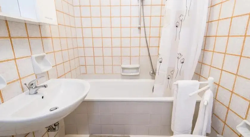 Adige Halldis Apartment