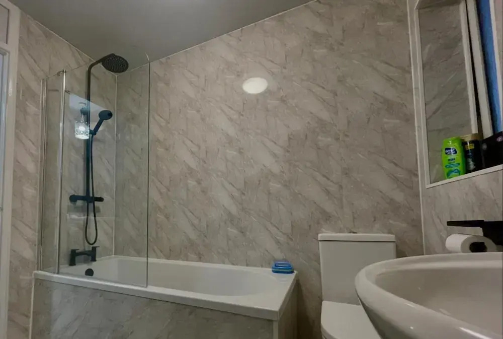 Corby- Split Level Apartment With 3 Bedrooms