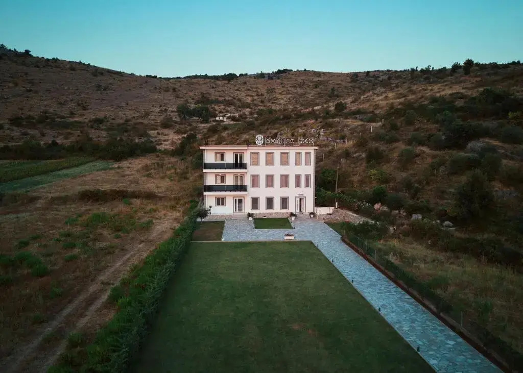 Montflux Hotel