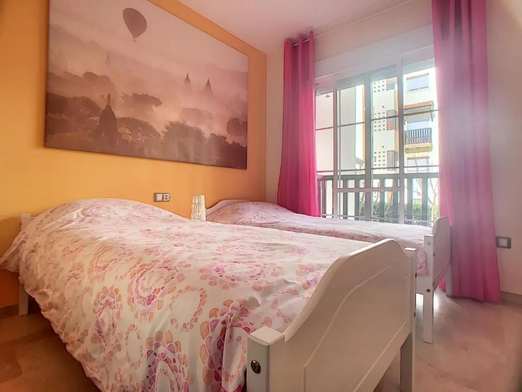 2239-Lovely 2 bedrooms with pool and paddle court
