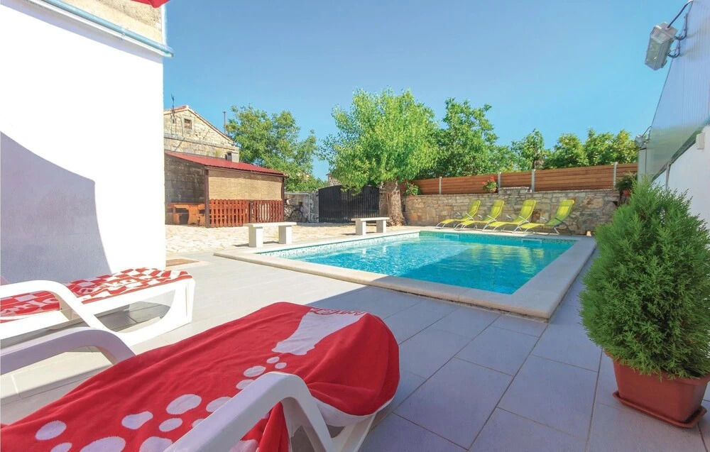 Stunning Home in Stifanici With Wifi and 3 Bedrooms