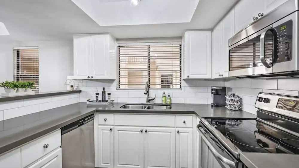 Beautiful Newly Remodeled 2-bdrm Biltmore Condo!