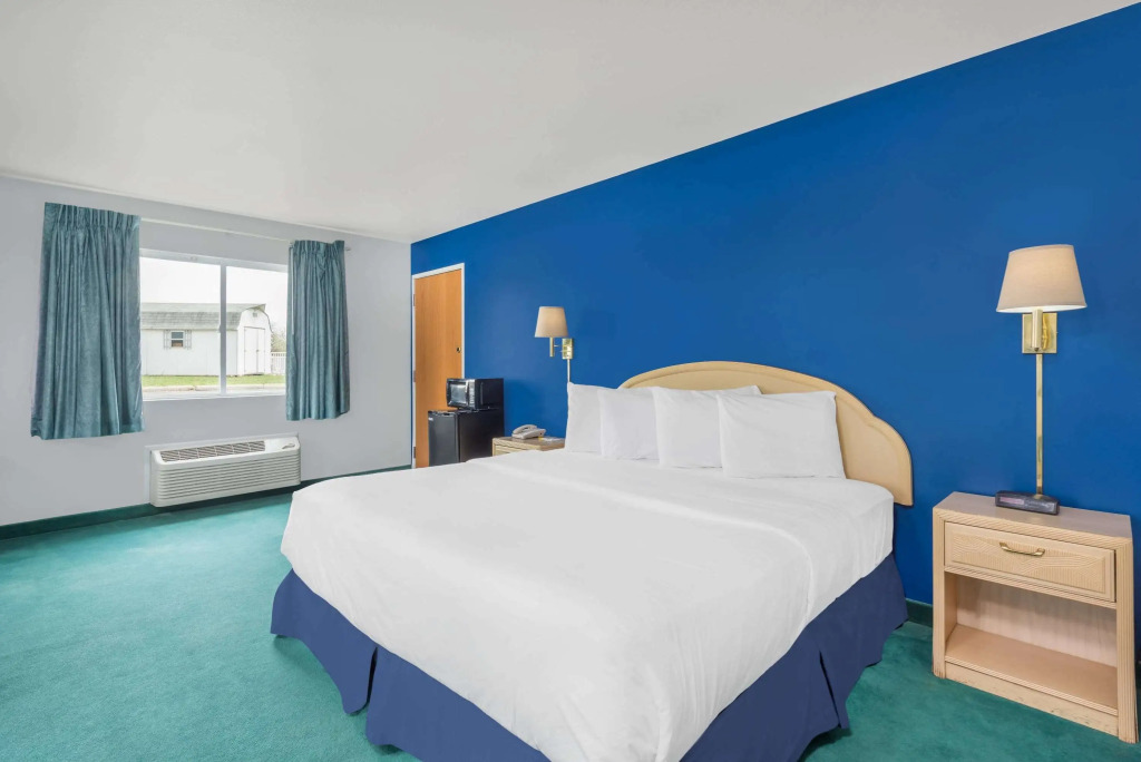 Days Inn by Wyndham Osage Beach Lake of the Ozarks