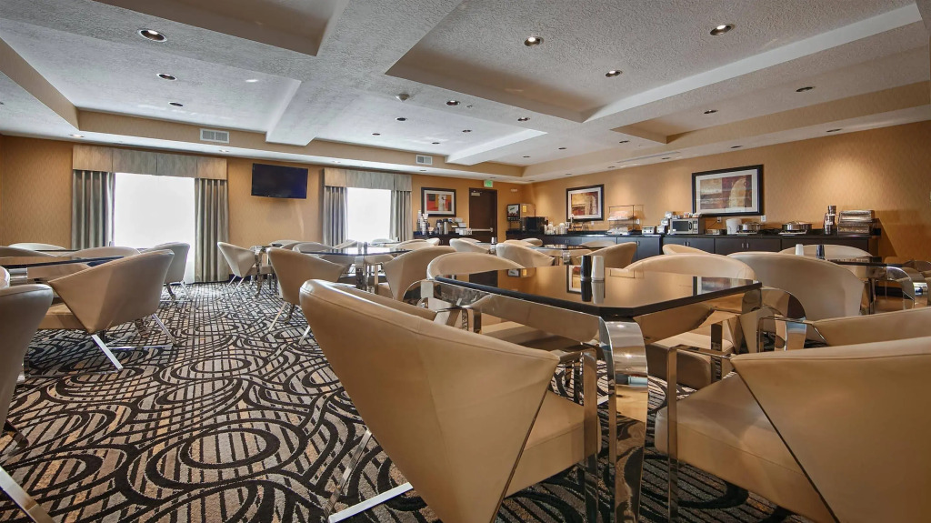 Best Western Plus Airport Inn & Suites