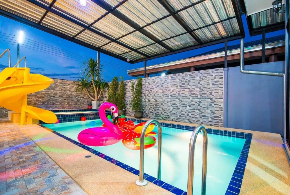 Grand Prix Pool Villa