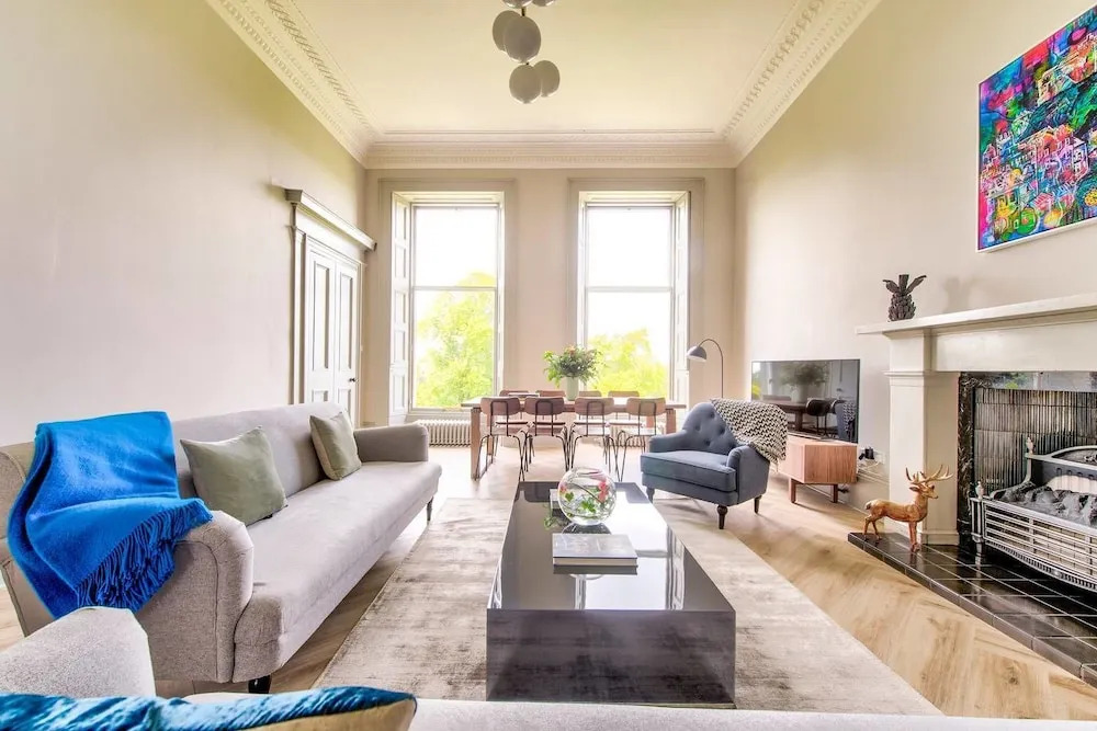 Ainslie Place Luxury Apt In Heart Of The City