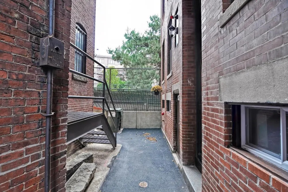 2br/1ba Apt in Authentic North End by Domio