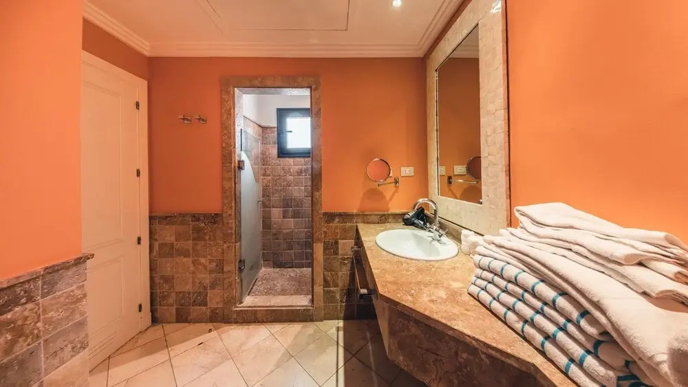 Bright and Open Apartment at Fishing Lodge w Private Parking B16