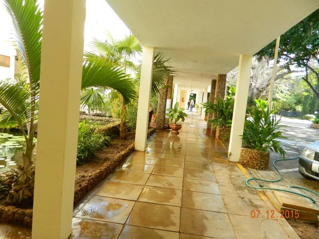Sai Eden Roc Hotel
