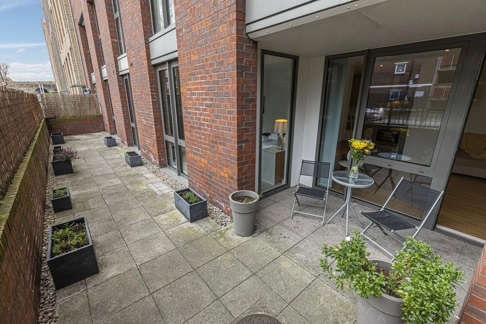 Stylish 2-bed flat w/ terrace in South East London