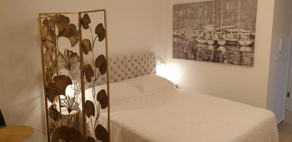 Golden Studio - private parking