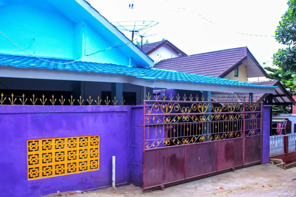 KJ Purple Gate House