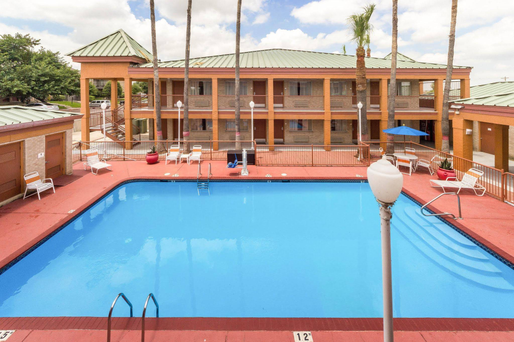 Econo Lodge Inn & Suites Eagle Pass