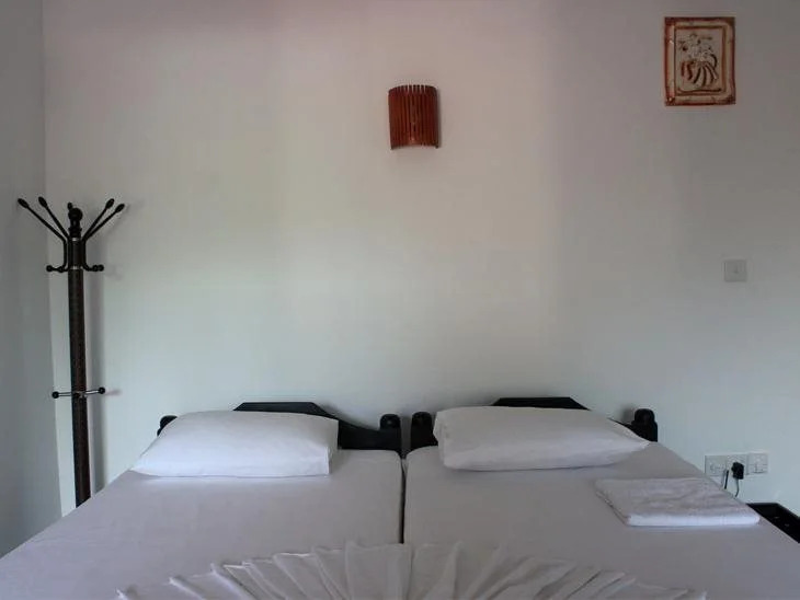 Tharusha Hotel