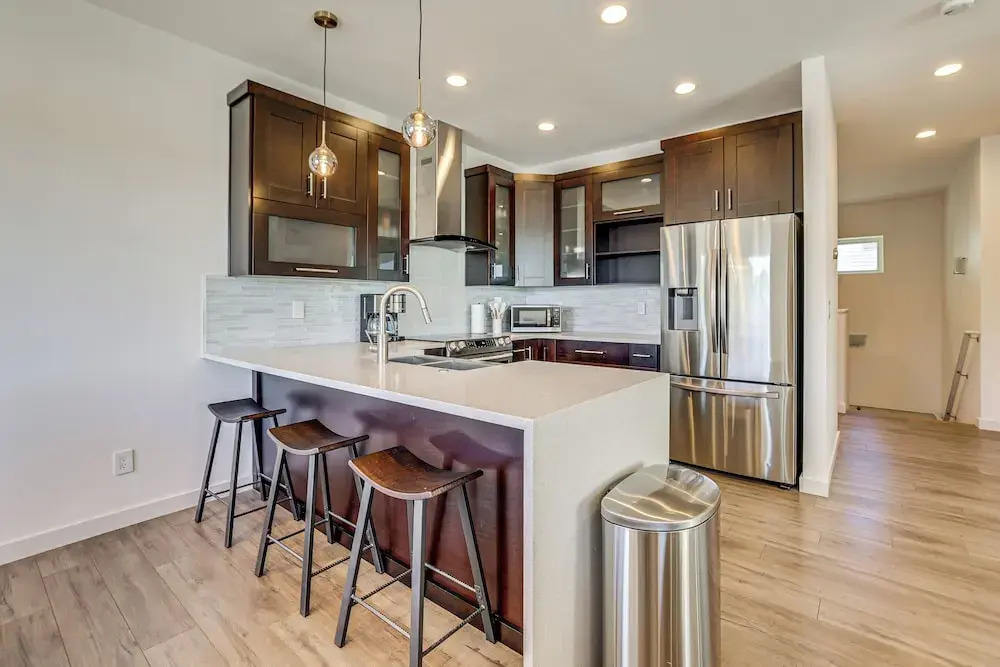4 Mi to Dtwn Greenville: Group-ready Home w/ Yard