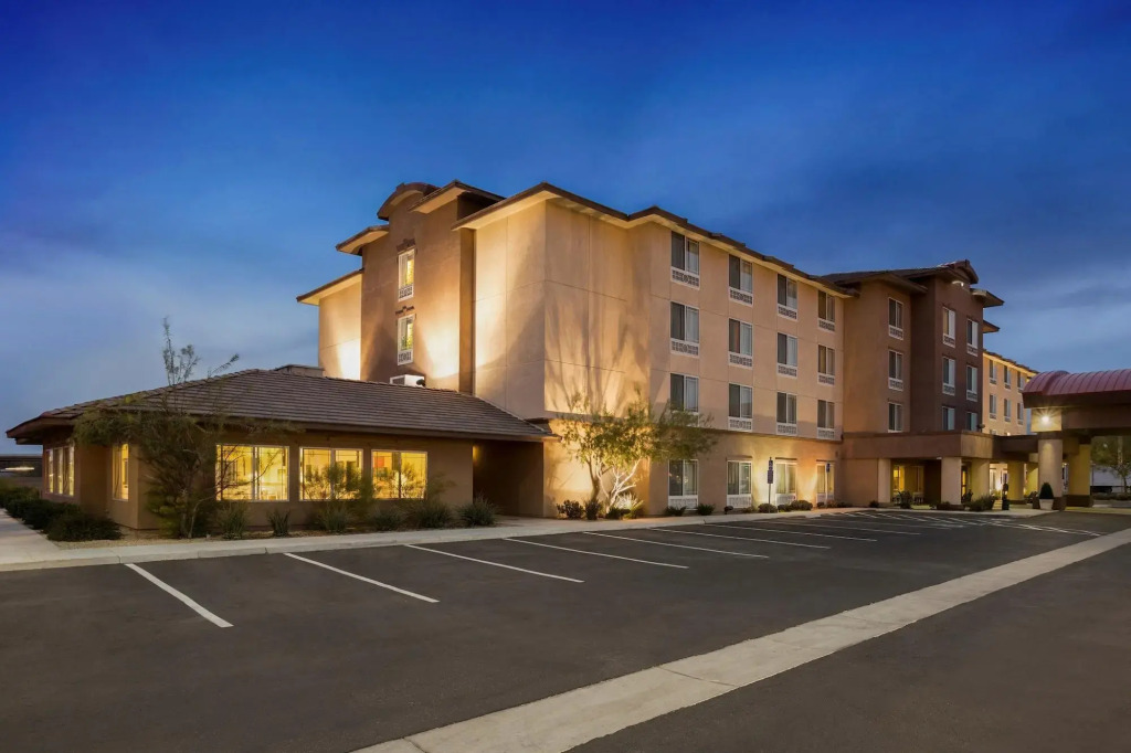 Holiday Inn & Suites - Barstow by IHG