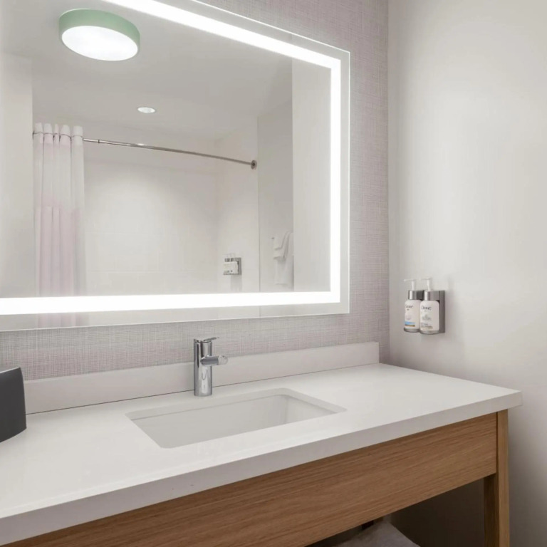 Garner Hotel Victoria - East by IHG