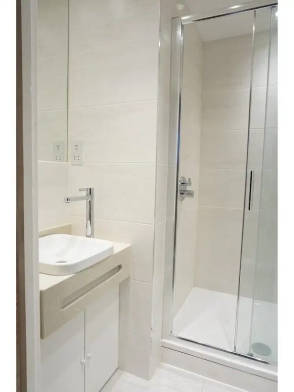 Modern, Spacious 2BR Flat in Oxford