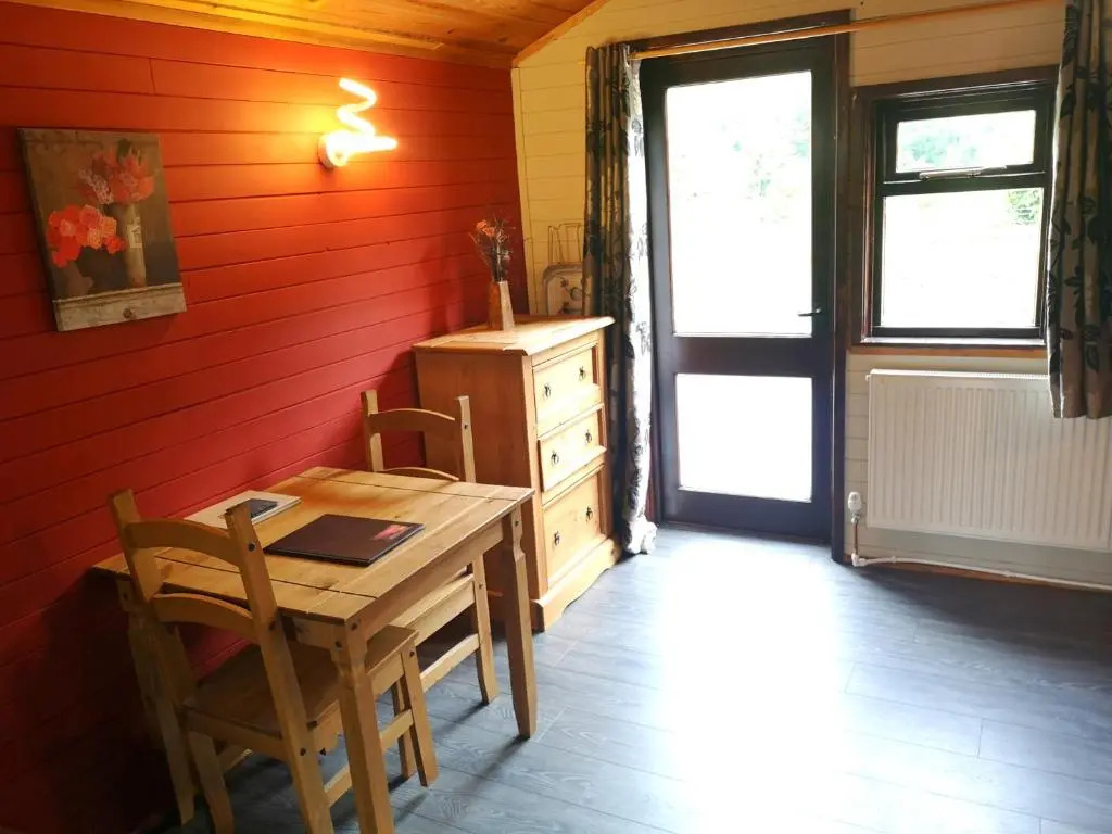 Otter 2 Lodge - Private Hot Tub- Dog Friendly - Wiltshire-Bristol