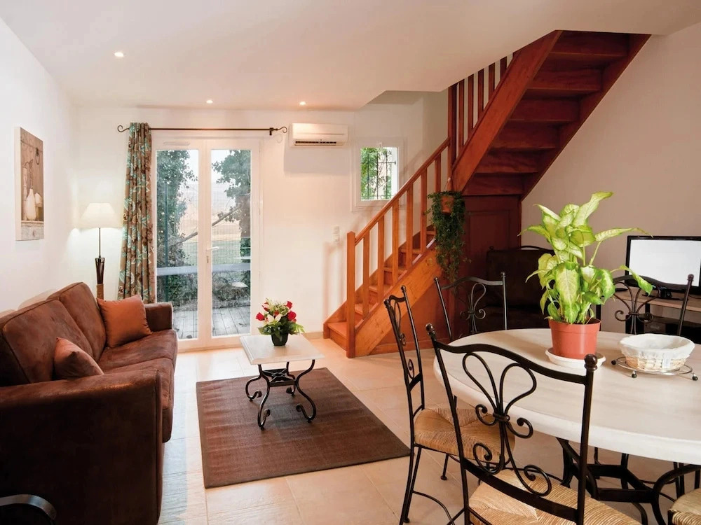 Provence Family Cottage for 8