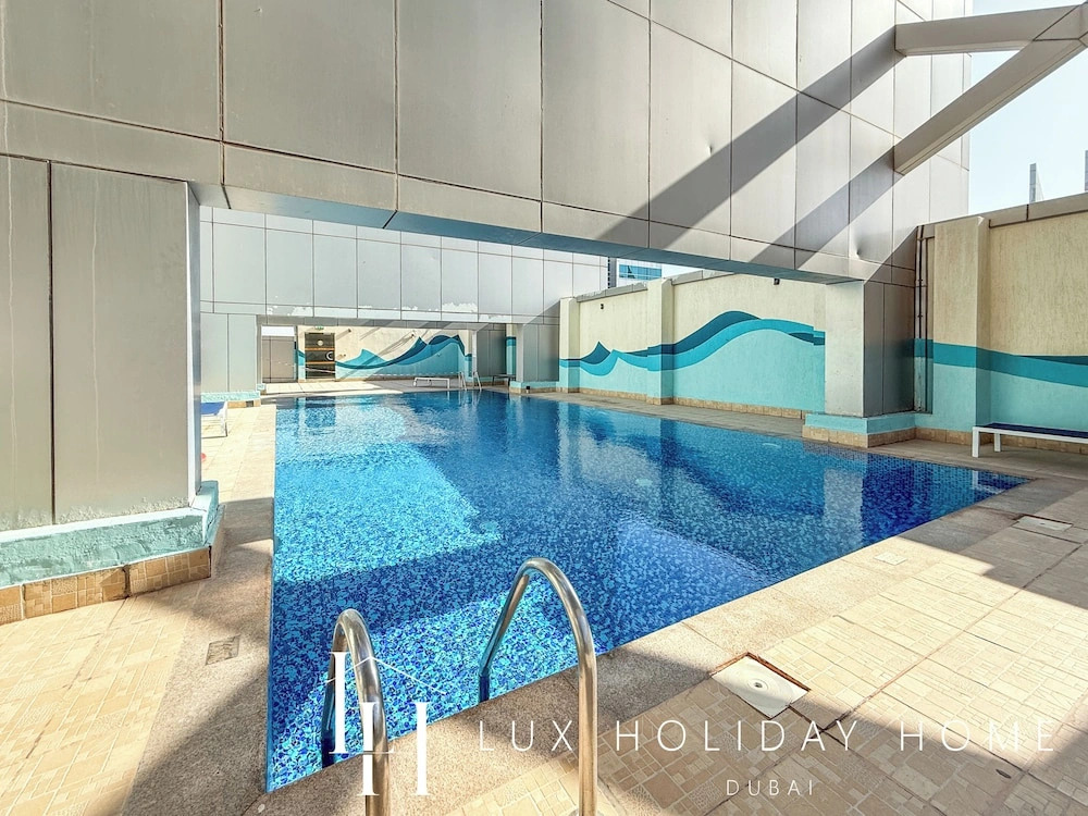 LUX The Armada Suite JLT