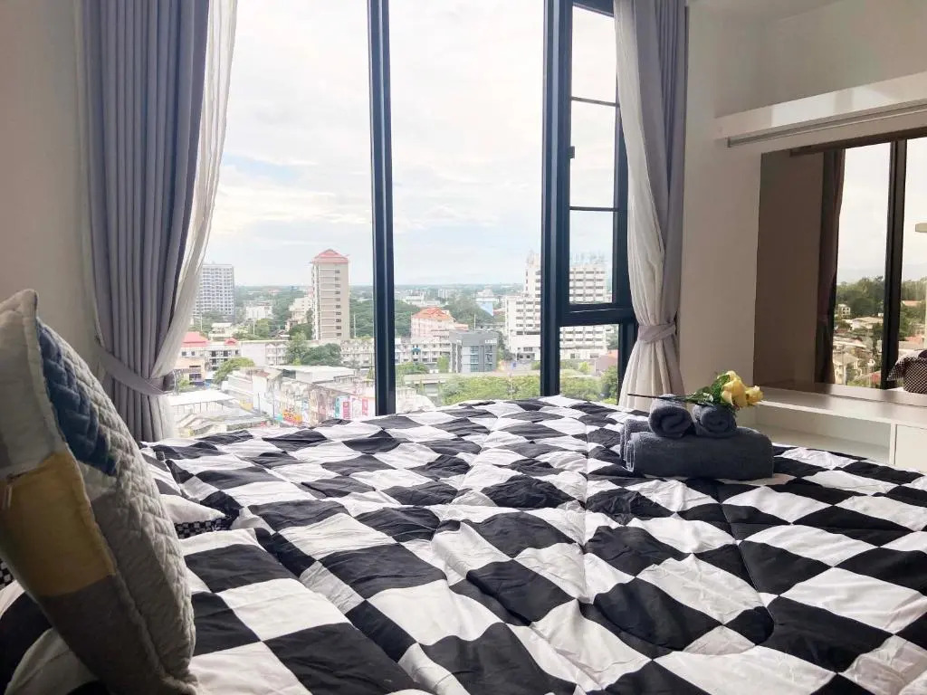 The Astra 2bedroom,close night bazaar and old city
