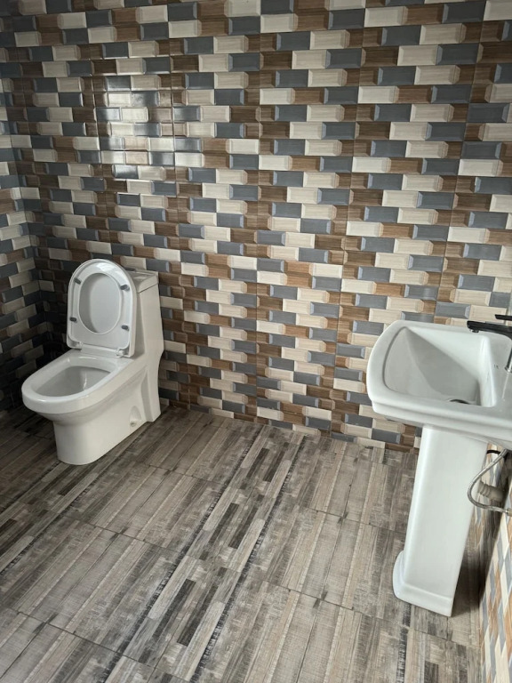 LaRosa Executive Guest House