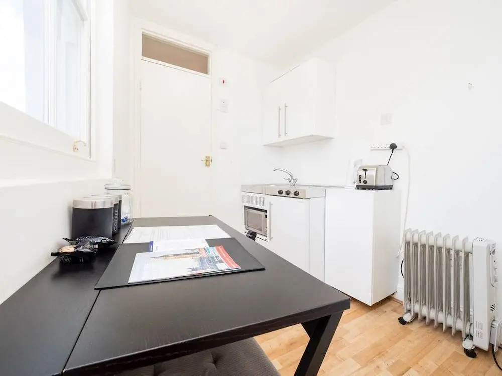 Top Floor Compact Apartment Notting Hill