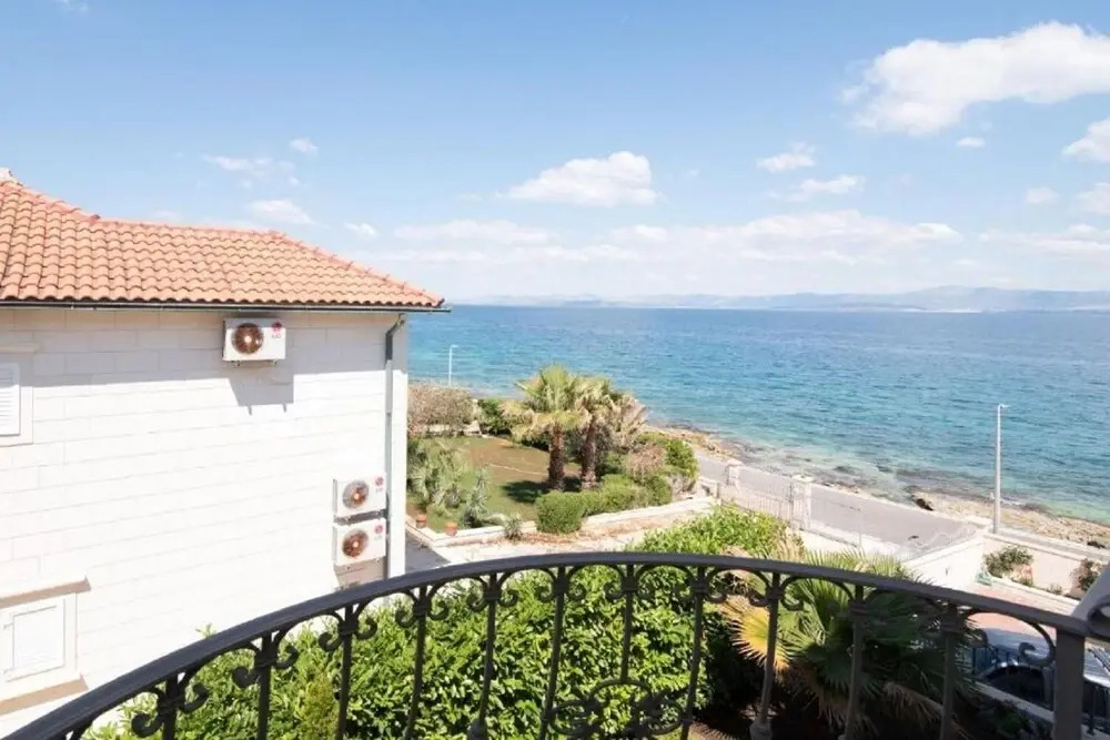 Paula - With Pool and sea View - A2