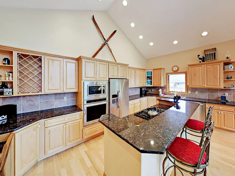 106 Teller Street Duplex 3 Bedrooms 2.5 Bathrooms Duplex