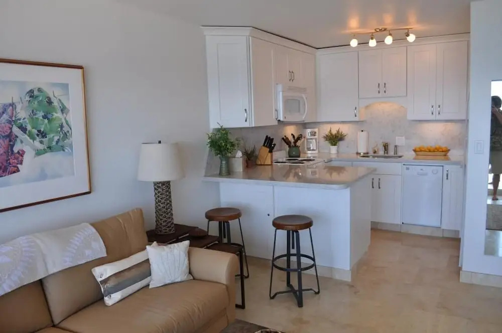 Lahaina Roads 309 by RedAwning