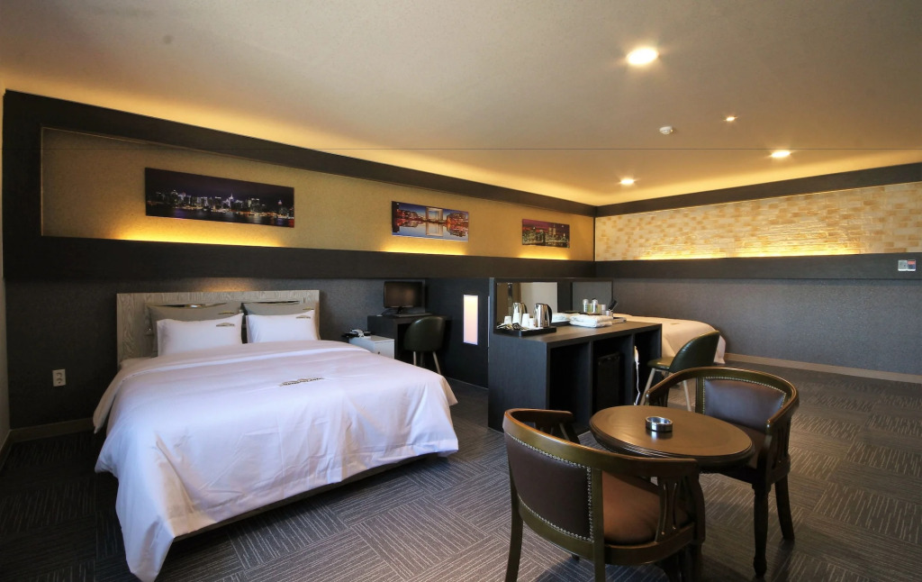 GoldenRoot Hotel in Gimhae