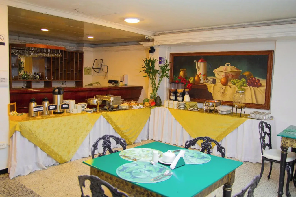 TAMA Hotel Granada Real Cali