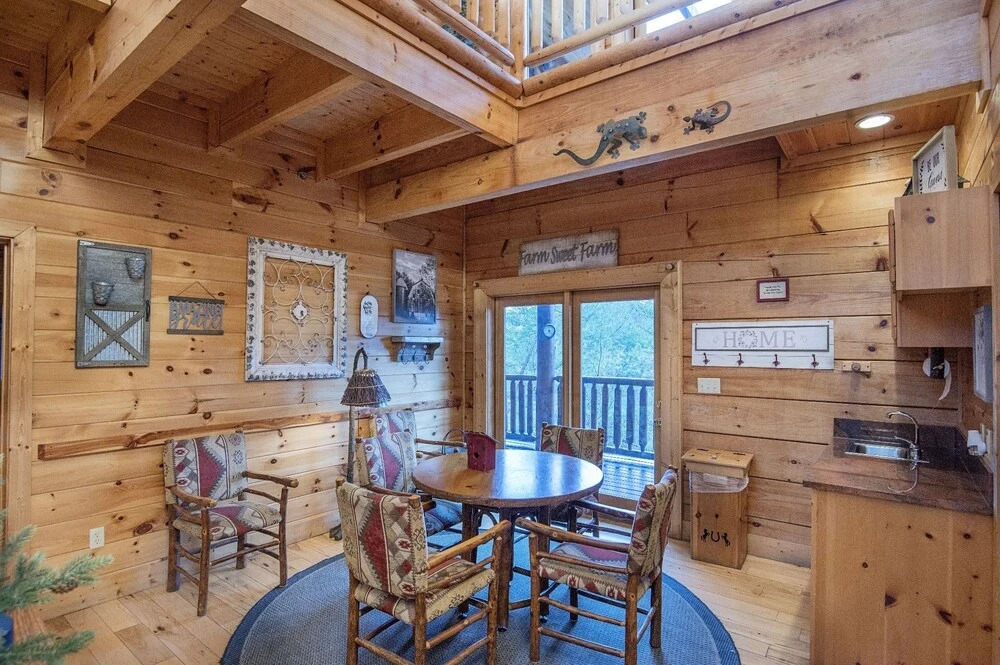 ERN854 - Wagon Wheel Lodge - Great Location! Close To All The Action! cabin