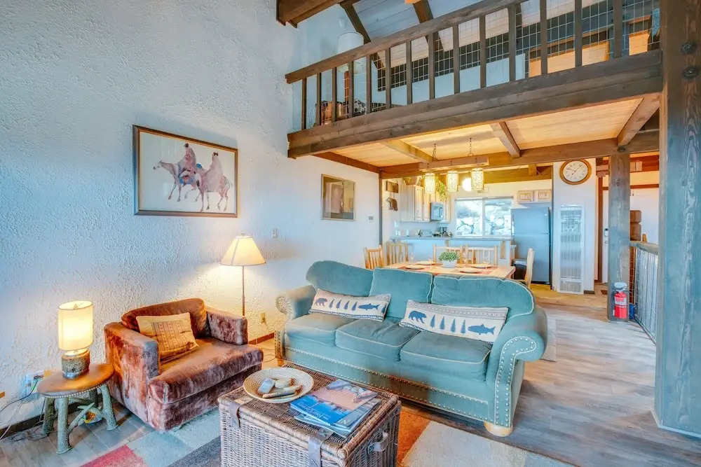 1 Mi to Stagecoach Lift! Homey Tahoe Townhome
