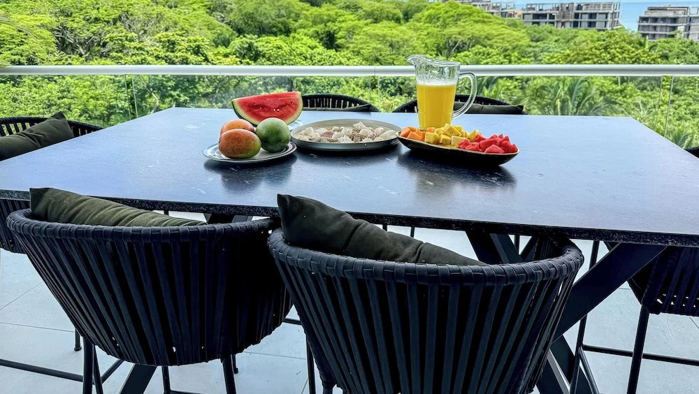Luxury 2BR Bolongo Ocean View Private Beach