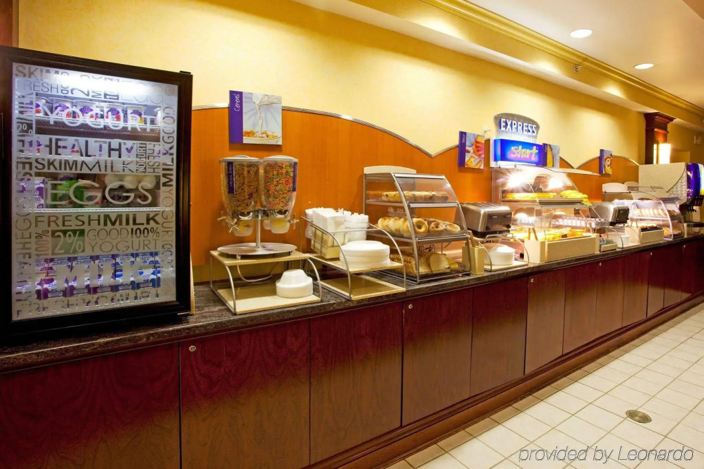 Holiday Inn Express & Suites Buffalo Airport by IHG