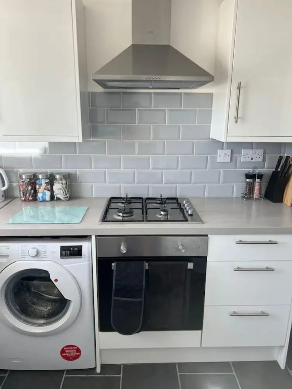 Impeccable 5-bed Apartment in Southend-on-sea