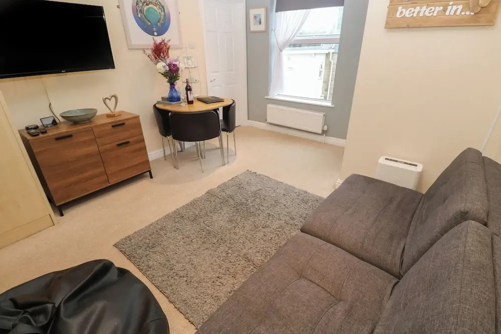 5 Lyonesse Apartments