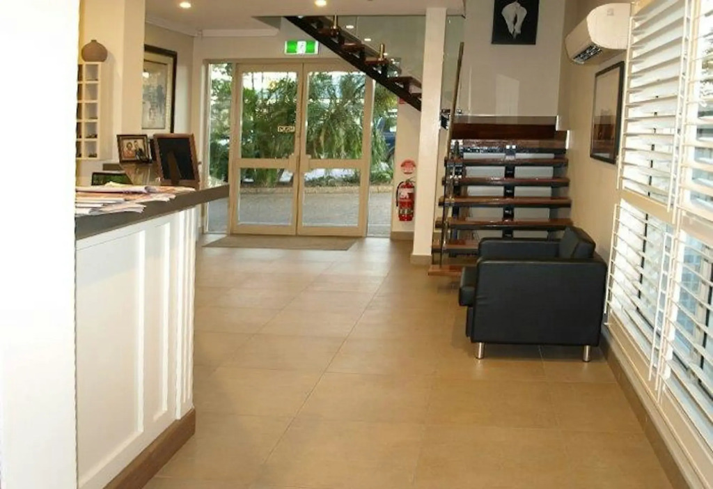 Francis Phillip Motor Inn and The Lodge