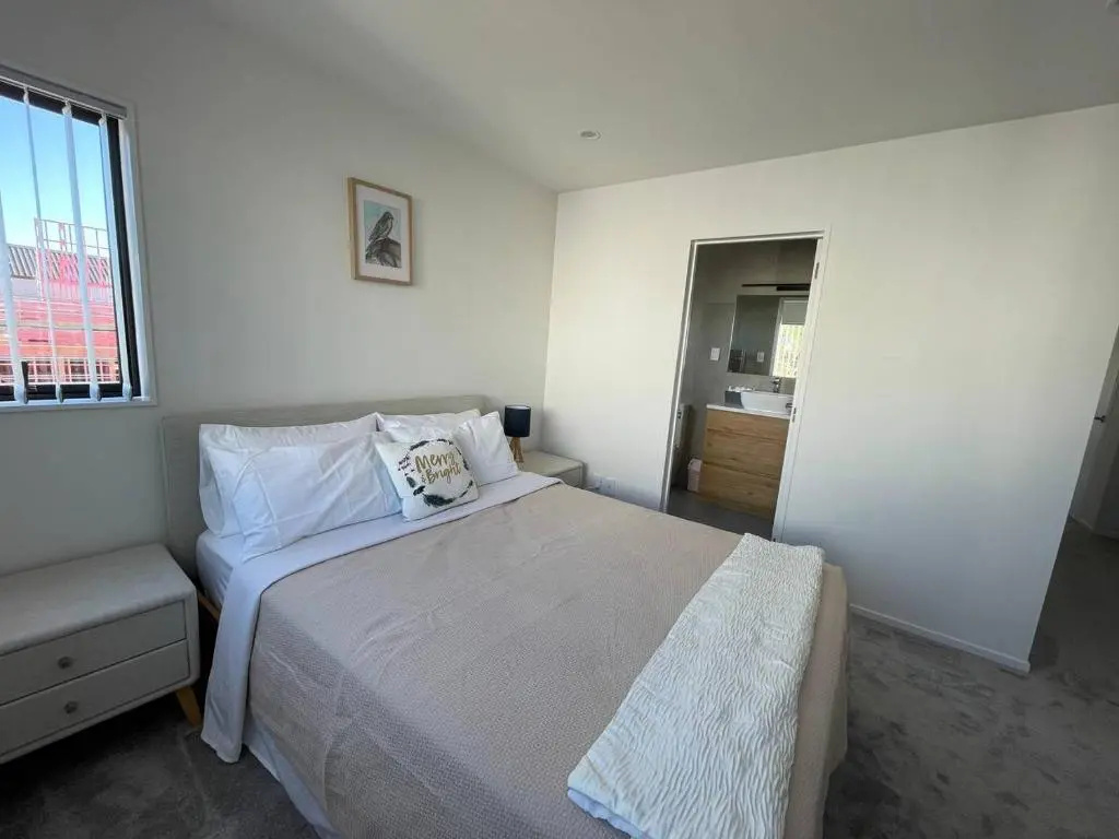 4 bedroom home fully furnished in Papakura, Auckland