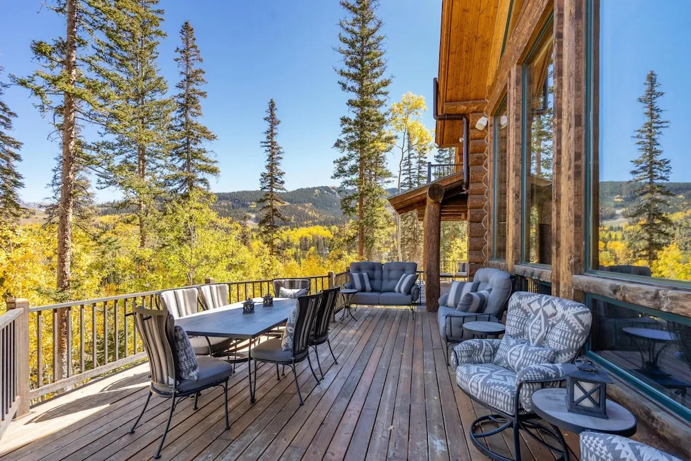 Hilltop Hideaway - Expansive Views From This Private Estate, Hot Tub, Pool Table
